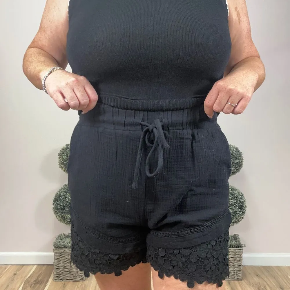 Lace Contrast Detail Woven Shorts
