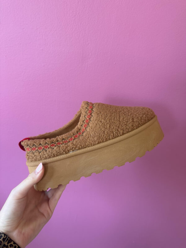 beige platform shoe